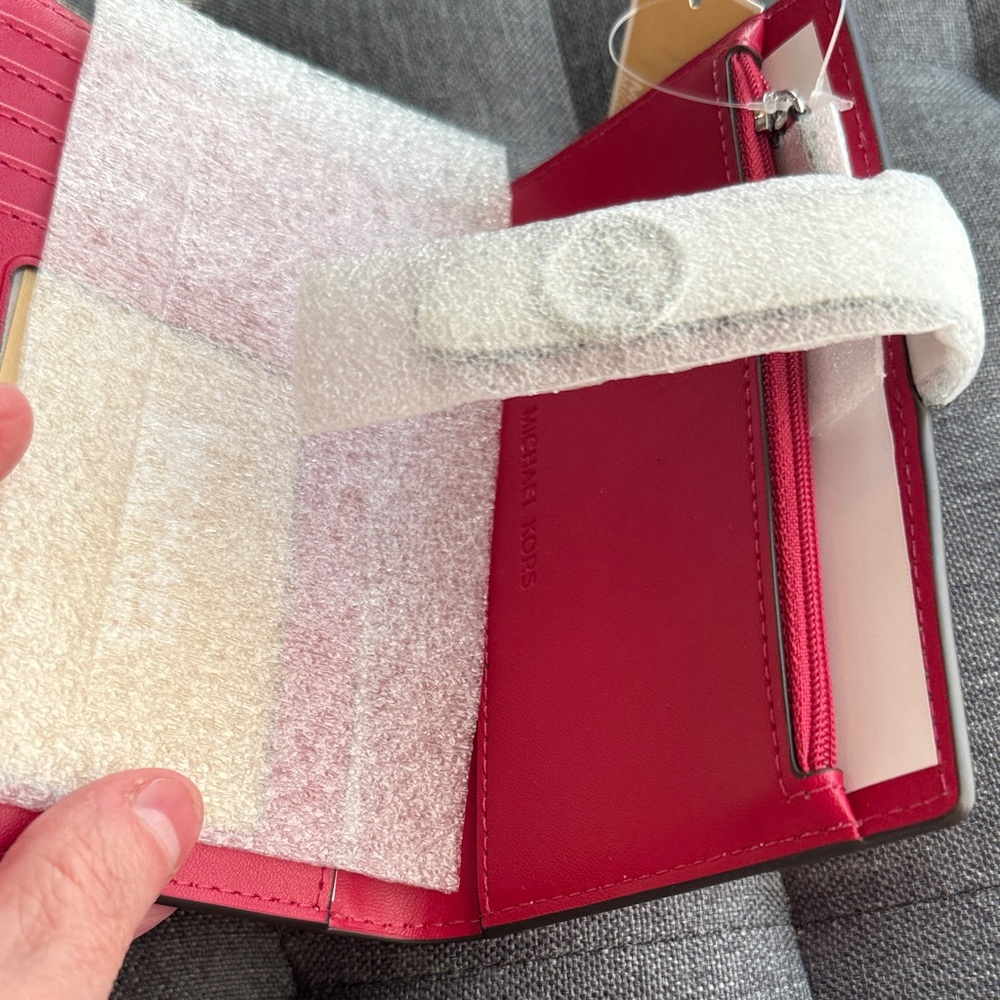 Michael Kors raspberry noire wallet - Picture 5 of 5